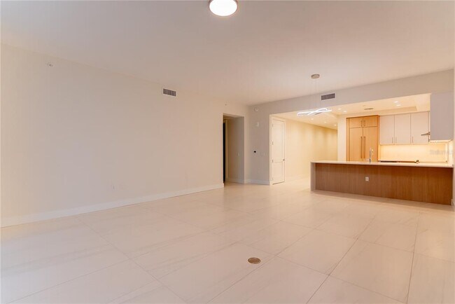 Building Photo - 275 1st Ave S