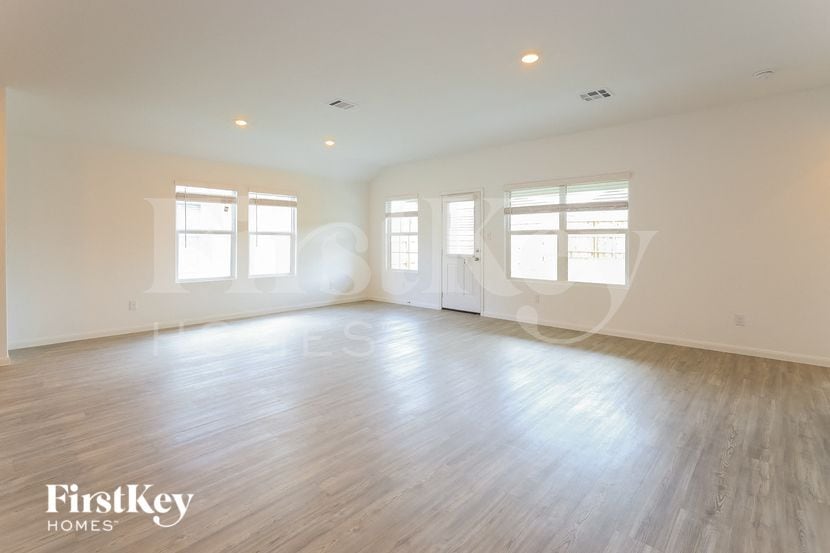 Building Photo - 6728 Beehive Dr