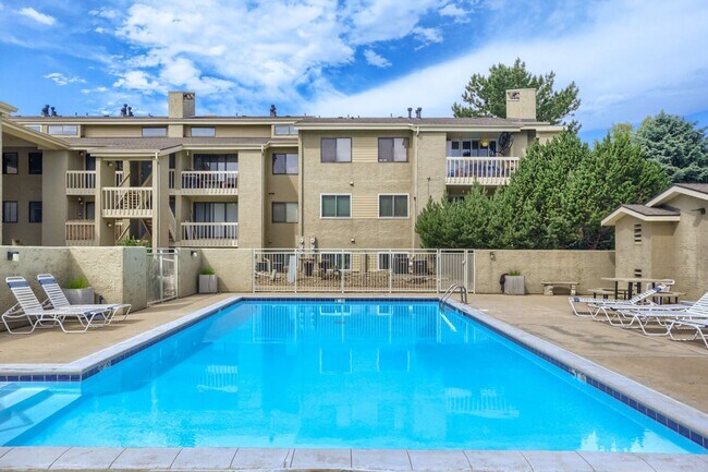 Building Photo - 2BD/2BA Condo in Can't beat Boulder Location!