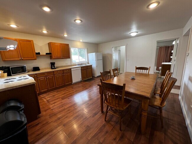 Building Photo - 9197 Cty J-Unit A