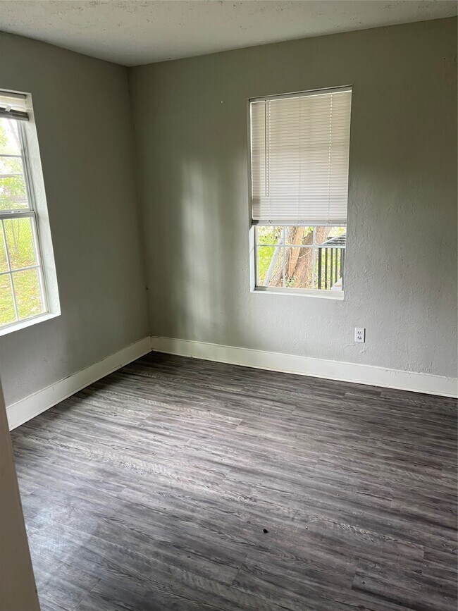 Building Photo - 10533 Barnham St