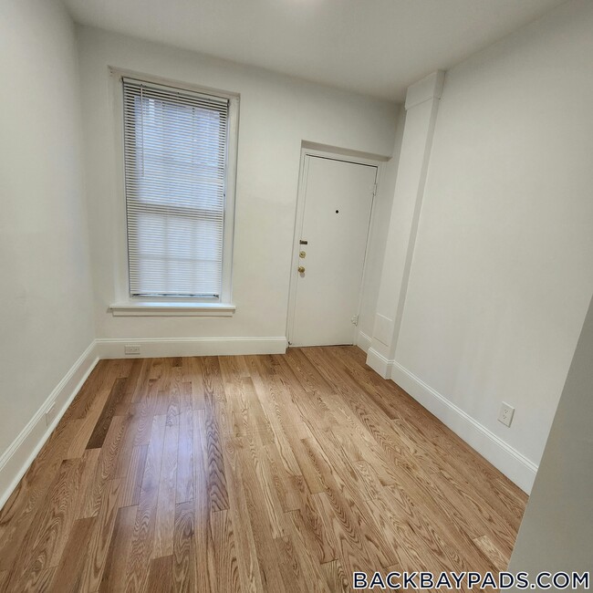 Building Photo - 60 Clearway St