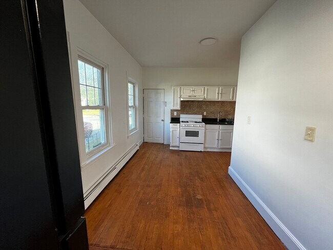 Building Photo - 58 Standish St