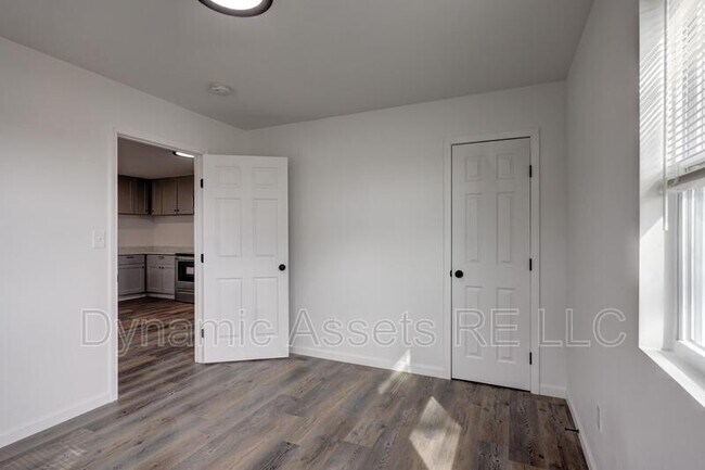 Building Photo - 509 E Quincy St