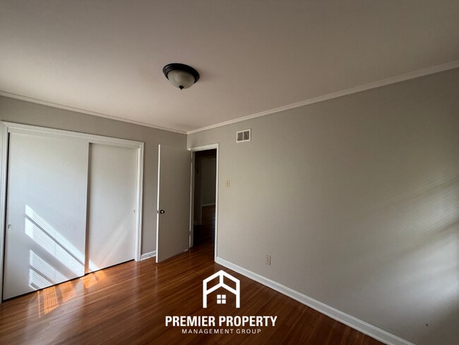 Building Photo - Charming 3BR/2BA in High-Demand 38117 | Hardwood Floors & Fenced Yard