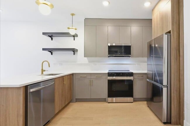 Building Photo - 35 Orchard St