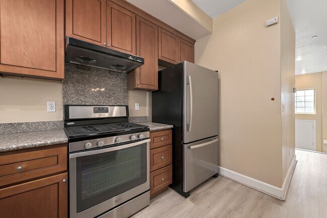 Building Photo - 562 Lambert Terrace