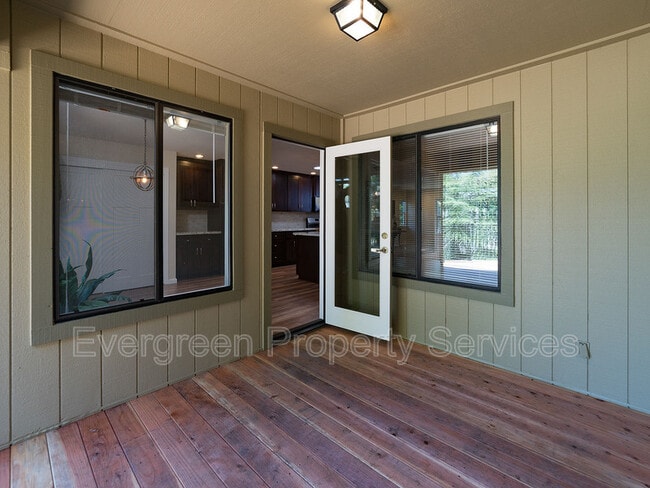 Building Photo - 2749 Sandhurst Dr