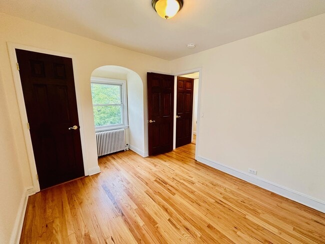 Building Photo - 47 Aqueduct Ave