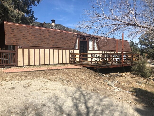 Building Photo - QUAINT CABIN IN A GREAT LOCATION!!