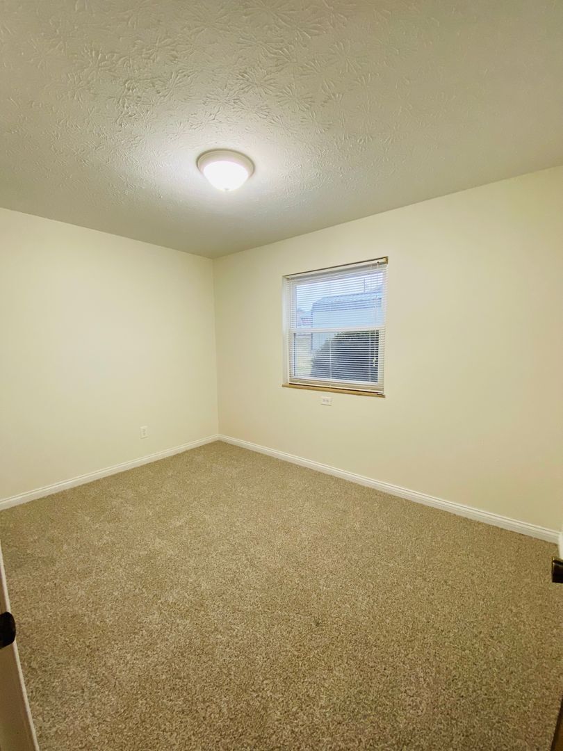 Building Photo - 807 Mitchell Ave