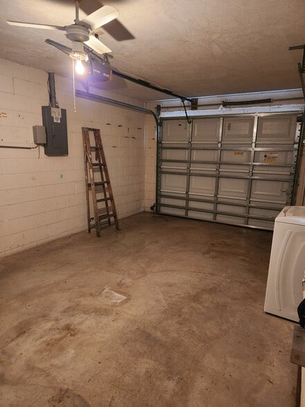 Building Photo - 415 Shangri La Cir