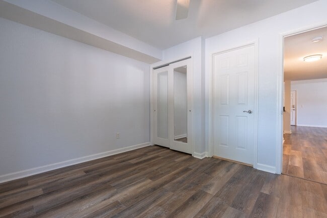 Building Photo - MOVE IN READY 2-bedroom in Virginia Beach!