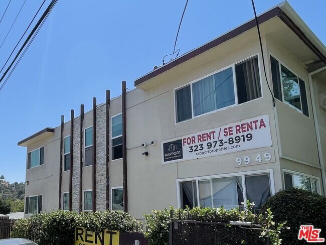 Building Photo - 9949 Pinewood Ave