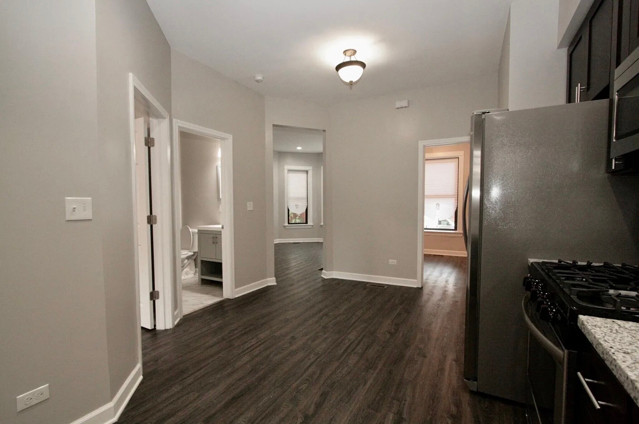 Building Photo - 1406 E 69th Pl