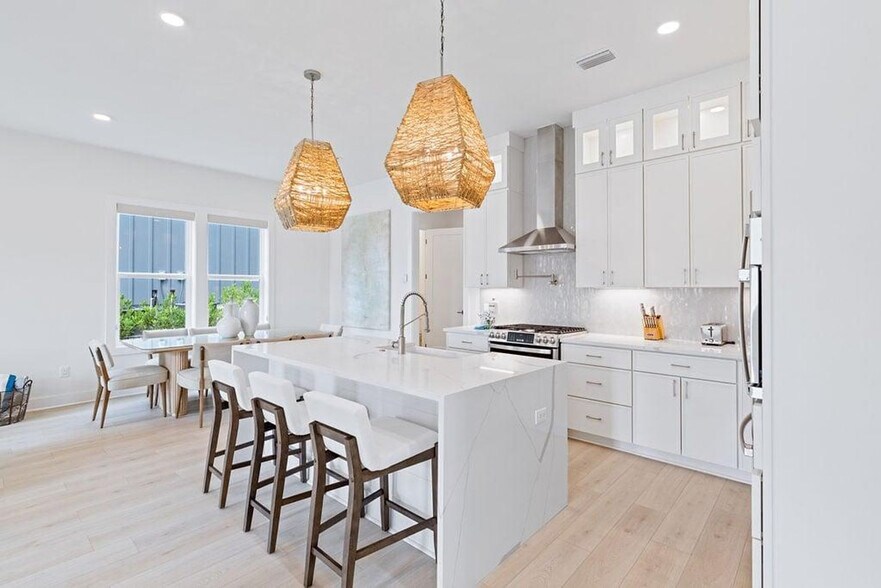 Building Photo - 68 Sarah St