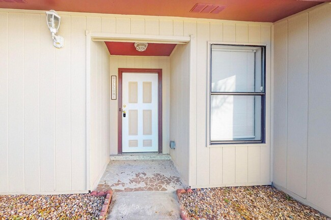 Building Photo - Taylor Ranch 4/BD 2/BA 2/CG