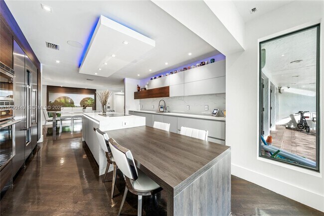 Building Photo - 5820 Palm Tree Rd