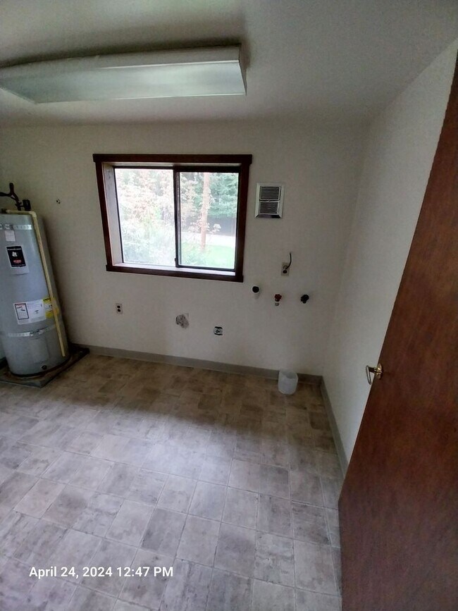 Building Photo - 19915 SW Muddy Valley Rd