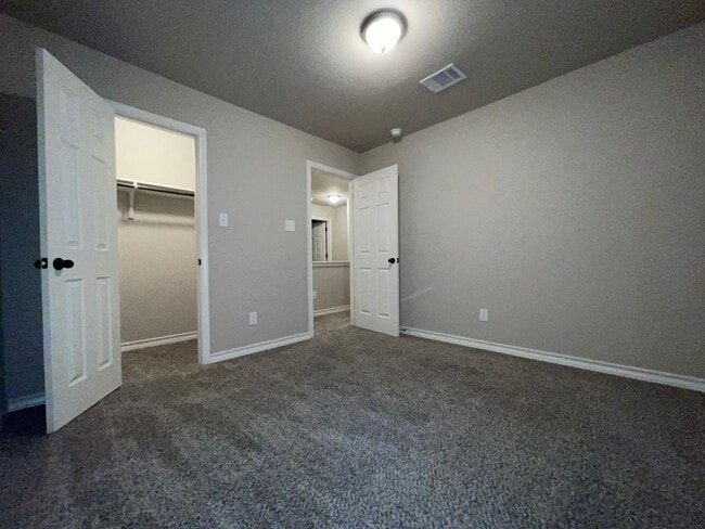 Building Photo - Town home for rent