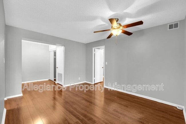 Building Photo - 5904 Mt Eagle Dr