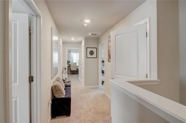 Building Photo - 7246 Gladstone Cir