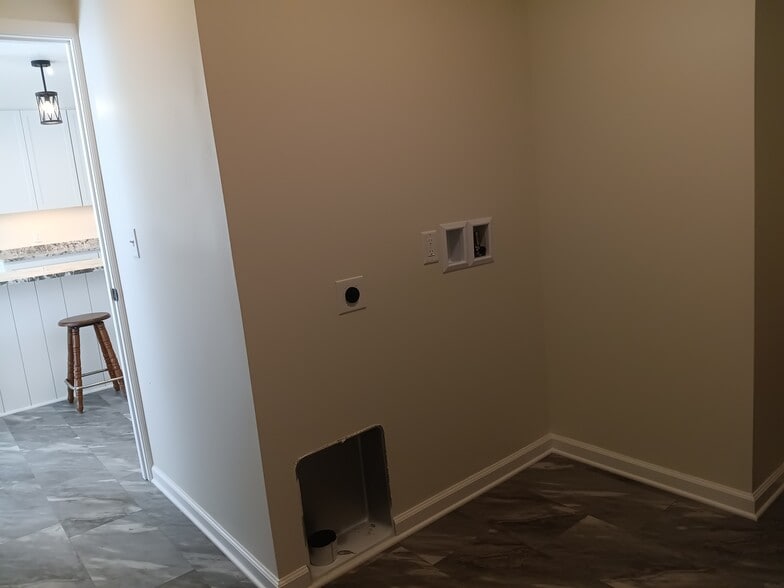 Building Photo - 811 N State St