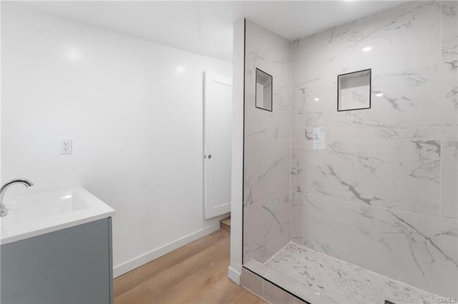 Building Photo - Beautifully remodeled 2-bedroom, 2-bath home, perfectly situated near CSUN