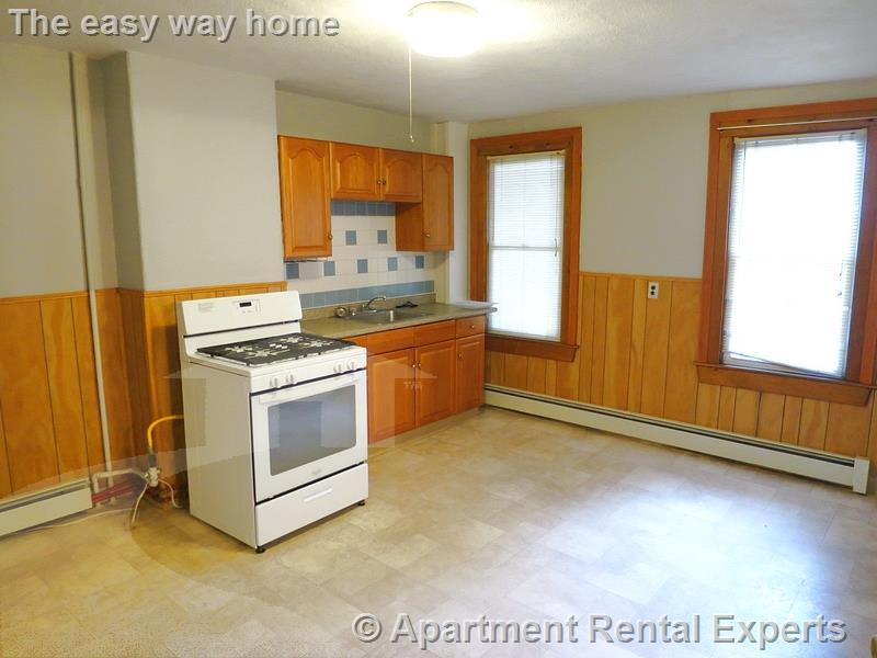 Building Photo - 13 Bristol St