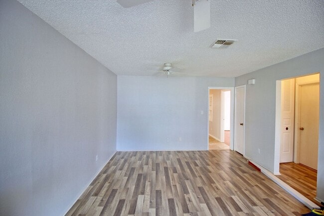 Building Photo - 743 Hummingbird Ln