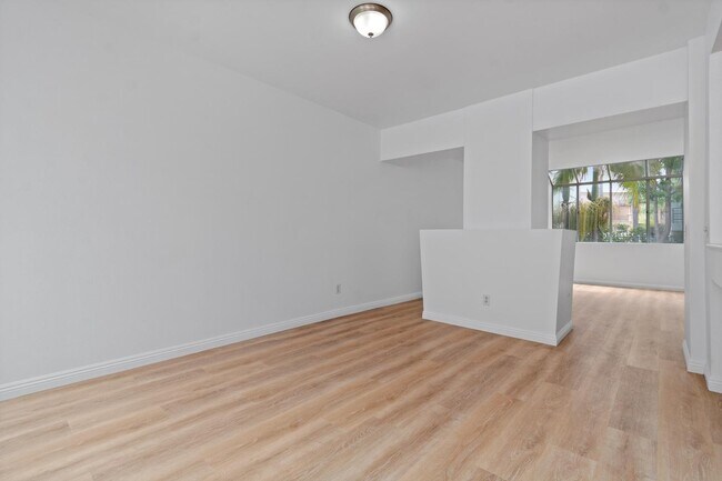 Building Photo - 501 Herondo St