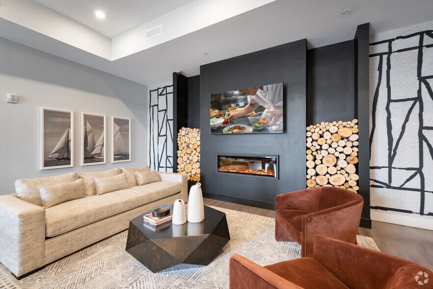 Primary Photo - Gateway Lofts