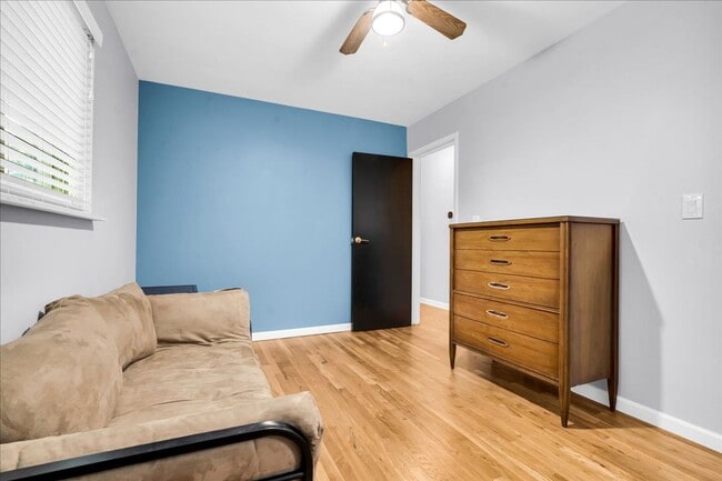 Building Photo - Charming Madison Heights Home with Garage and Fenced Yard