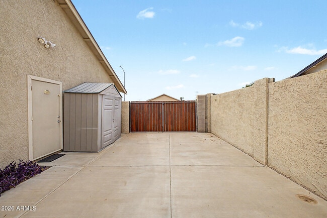 Building Photo - 933 N 94th Pl
