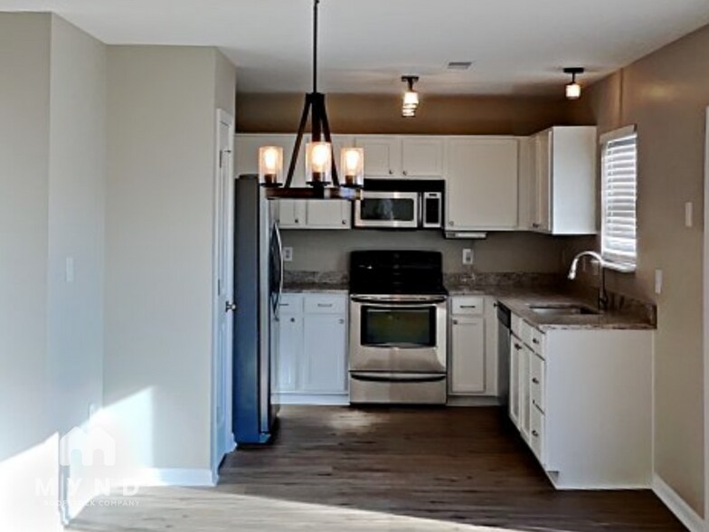 Building Photo - 303 Holton Dr