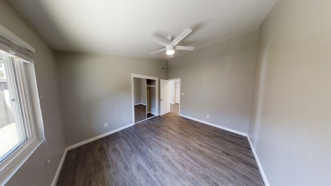 Building Photo - Large Property w/ 2 Kitchens!!