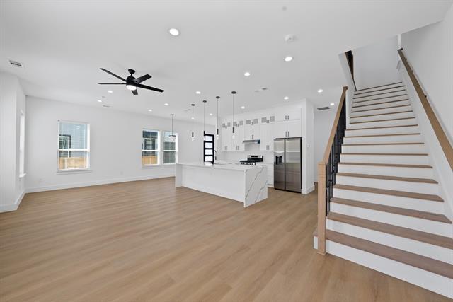 Building Photo - 308 E 7th St