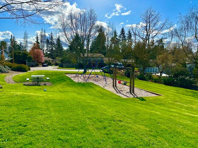 Building Photo - 15007 NE 12th St