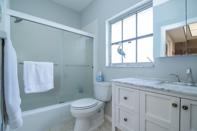 Building Photo - Fully Furnished - 2 bed 2 Bath villa - South Sarasota