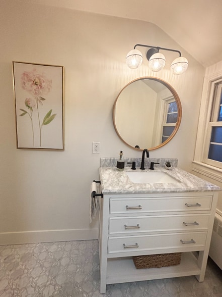 Building Photo - 6120 N Kent Ave