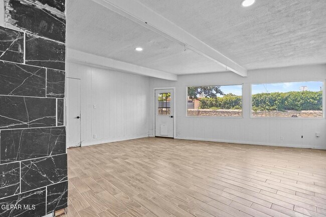 Building Photo - 5121 Beautonne Ave