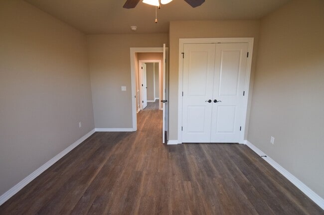 Building Photo - 3 Bedroom 2 Bathroom Home In Fayetteville Arkansas.