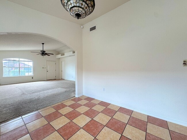 Building Photo - East El Paso 3 bed Refrig A/C