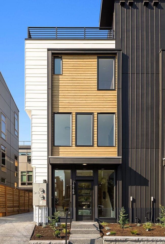 Building Photo - New Ballard Townhome
