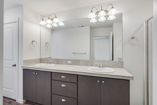 Building Photo - Beautiful Newer Build 3 Bed 2.5 Bath Reed'...