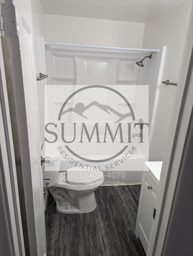 Building Photo - 272 E Calle Arizona