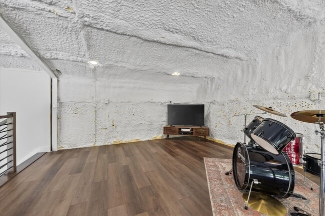 Building Photo - 9082 Wolf Run