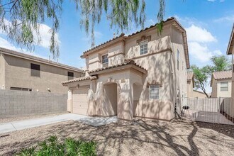 Building Photo - Well Maintained 3 bedrooms/2.5 bathroom Ho...