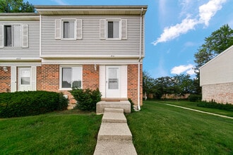 Building Photo - 451 Yorkshire Sq