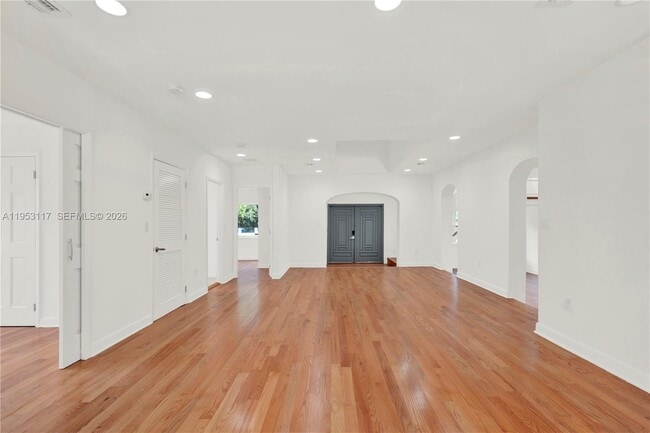 Building Photo - 527 SW 20th Rd